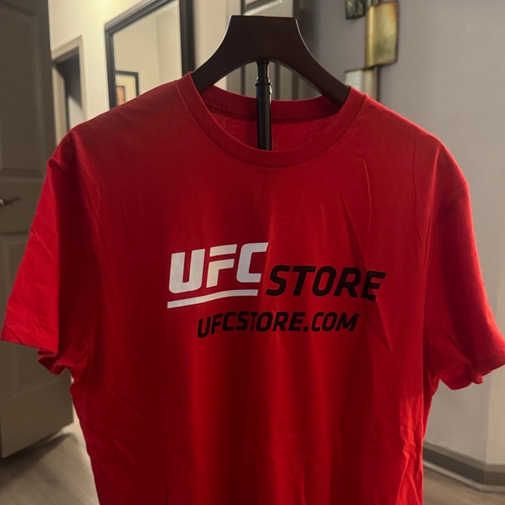 🔥UFC Red Logo Short Sleeve Tee🔥😎BRAND NEW ❣️